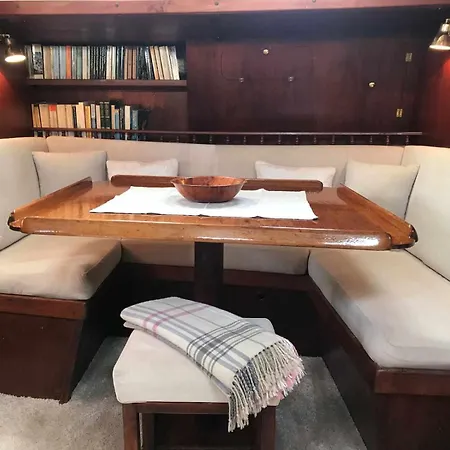 Ботель Marina Oasis, Your Boatel