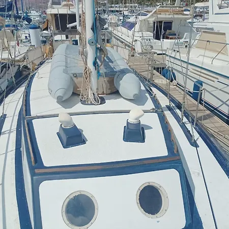 Hotel na wodzie Marina Oasis, Your Boatel *